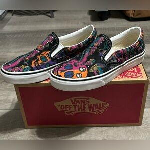 Vans Classic Slip-On Trippy Drip Sneakers. Size 6